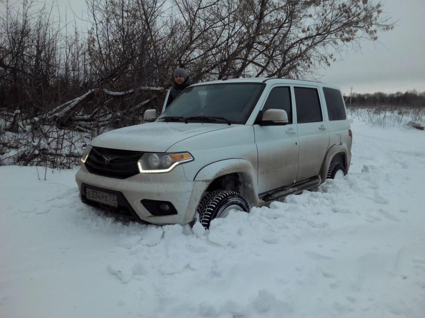 УАЗ Патриот белый