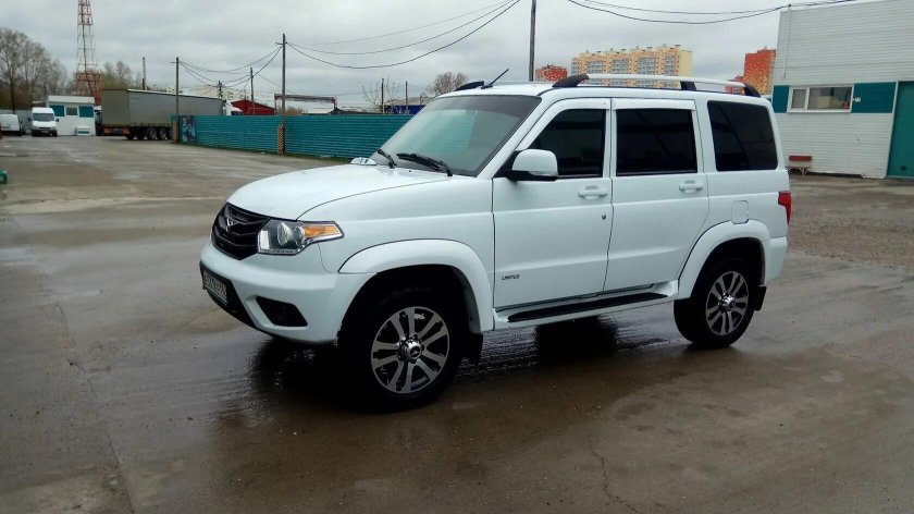 УАЗ Патриот белый