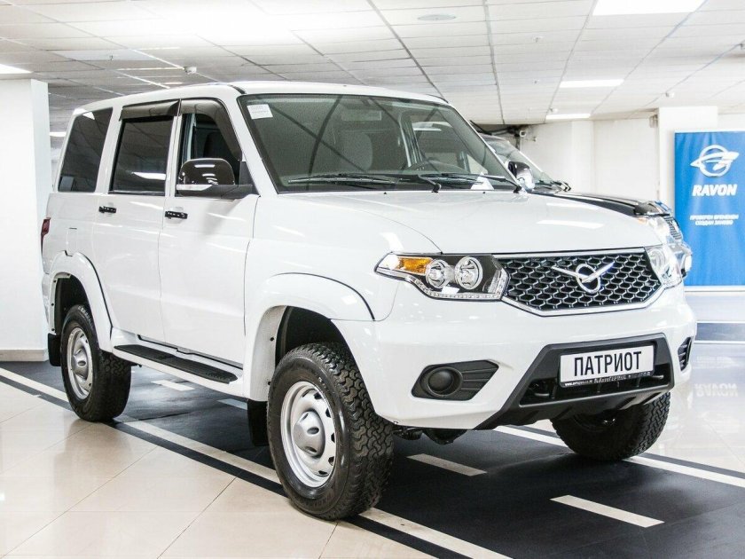 УАЗ Патриот белый 2020
