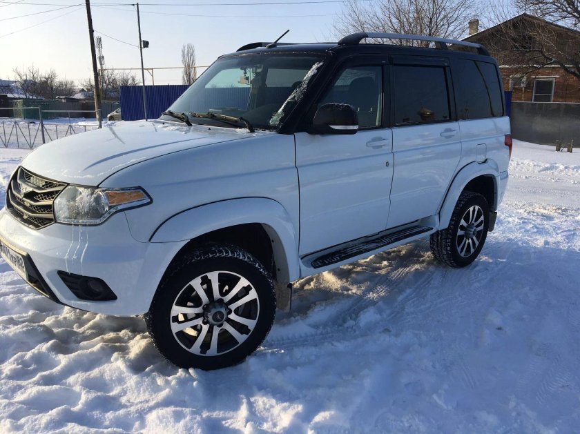 УАЗ Патриот белый тонированный