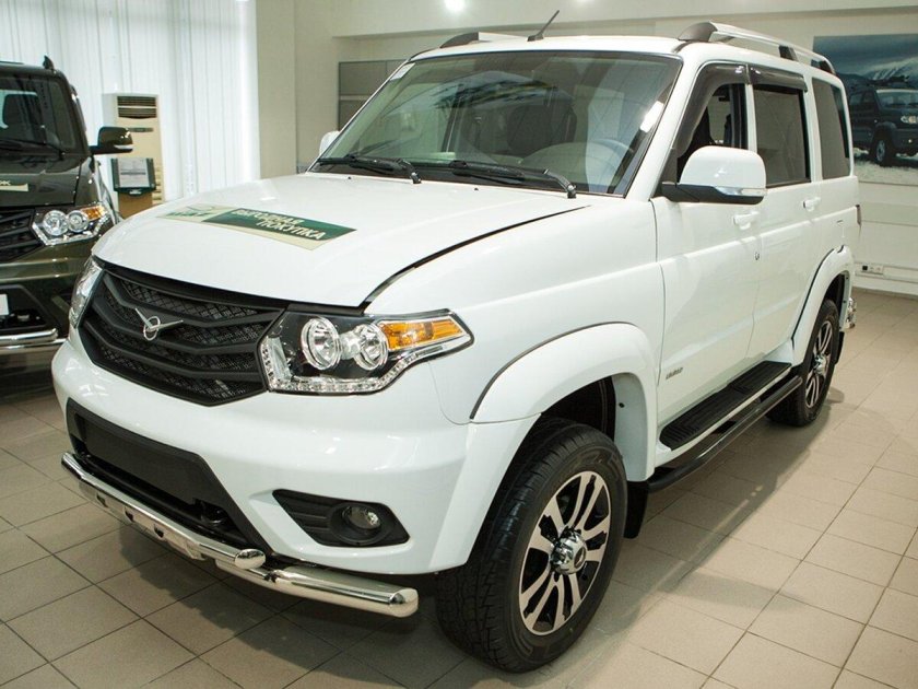 УАЗ Патриот белый 2023