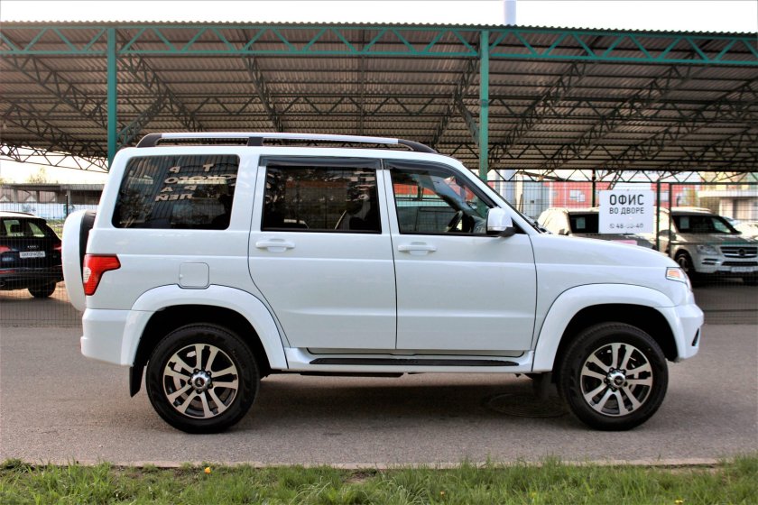 УАЗ Патриот белый 2020