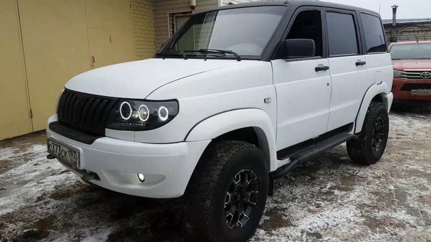 УАЗ Патриот белый