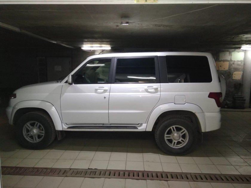 УАЗ Патриот белый