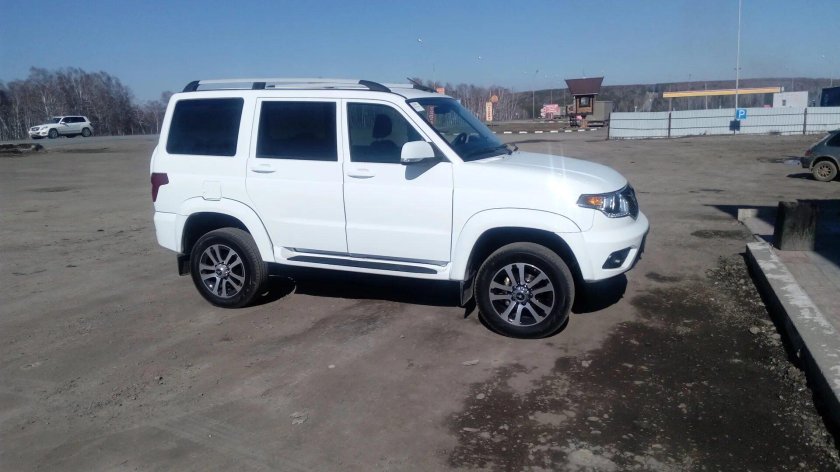 УАЗ Патриот 2017 белый