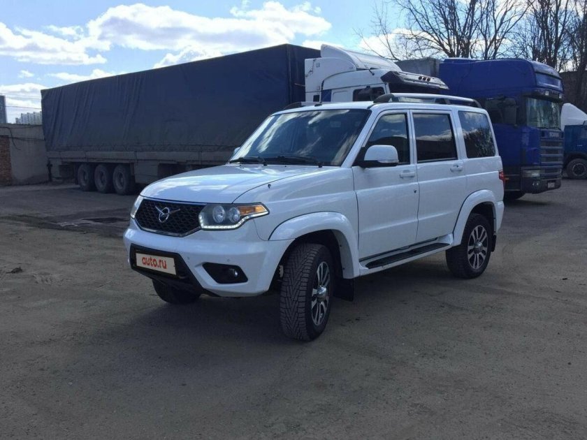 УАЗ Патриот белый