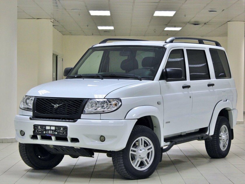 УАЗ Патриот белый