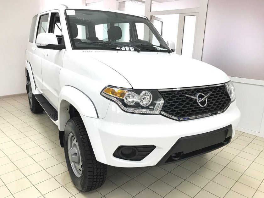 УАЗ Патриот белый 2021