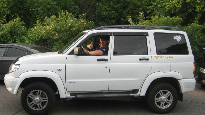УАЗ Патриот белый