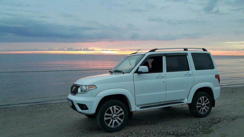 УАЗ Патриот белый