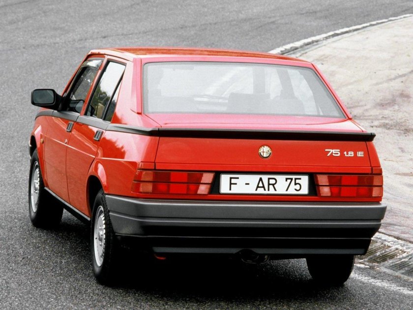 Alfa Romeo 75 1985
