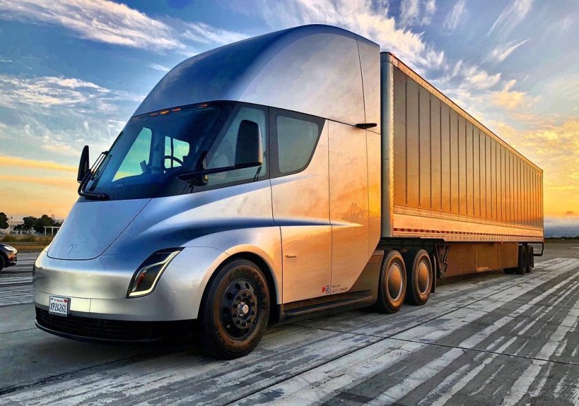 Грузовик Tesla Semi-Truck