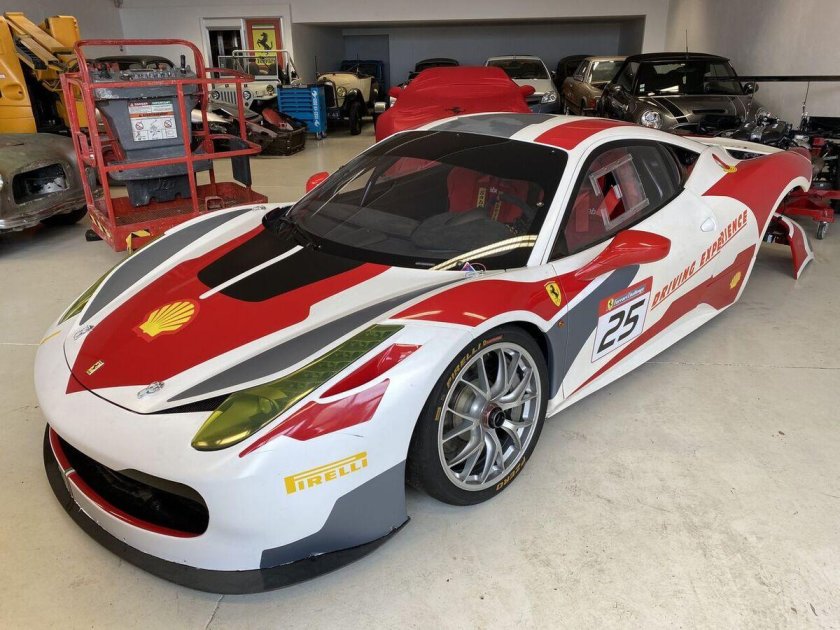 Автомобиль ferrari