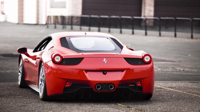 Ferrari 458 Italia красная