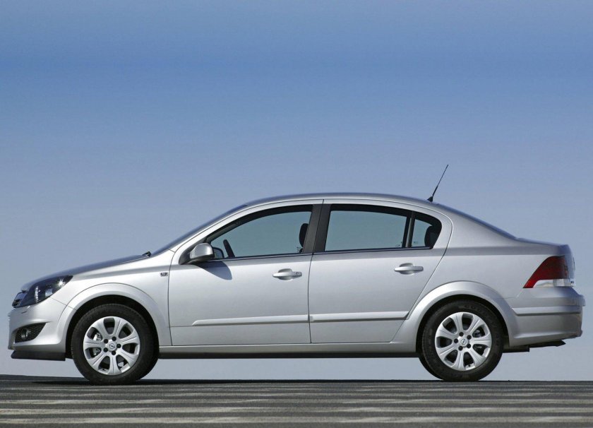 Опель Астра седан