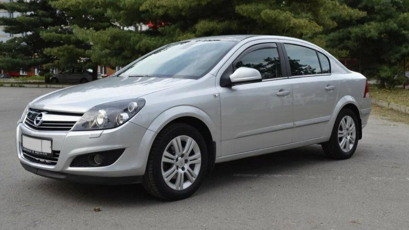 Opel Astra 2010 седан