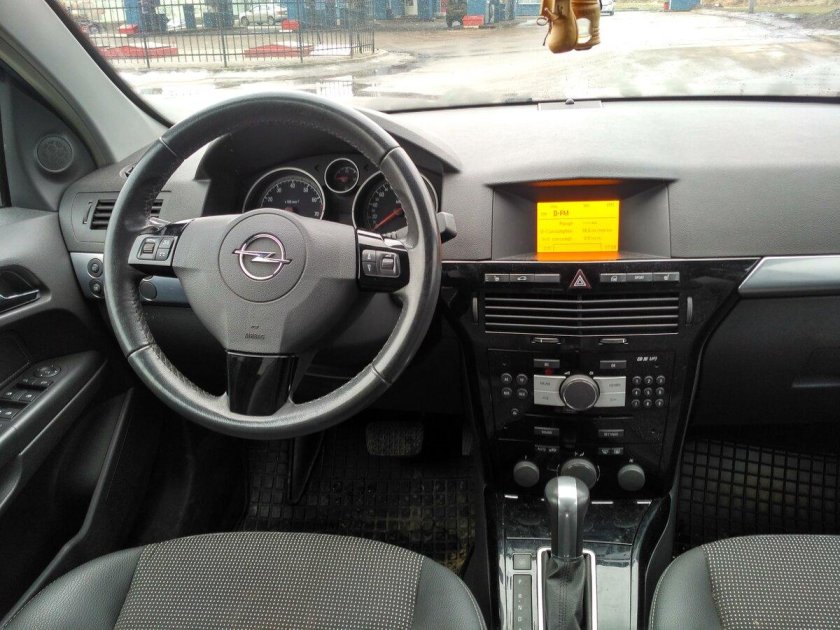 Opel Astra 2008 1.8 салон
