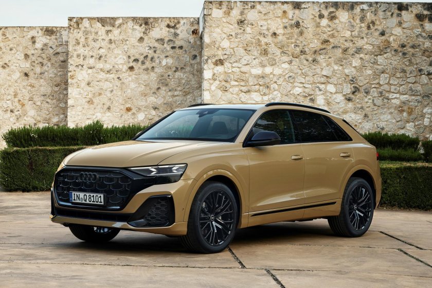 Ауди кроссовер q8