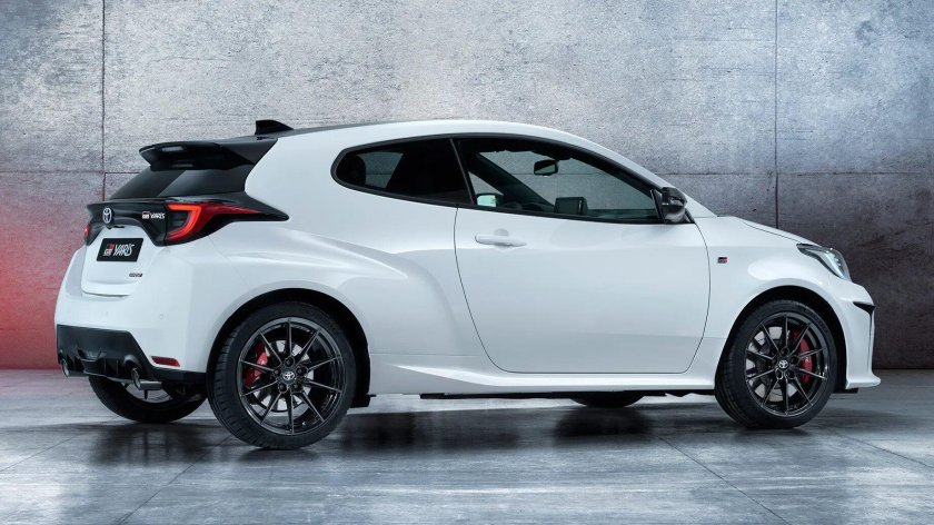 Тойота Ярис 2020