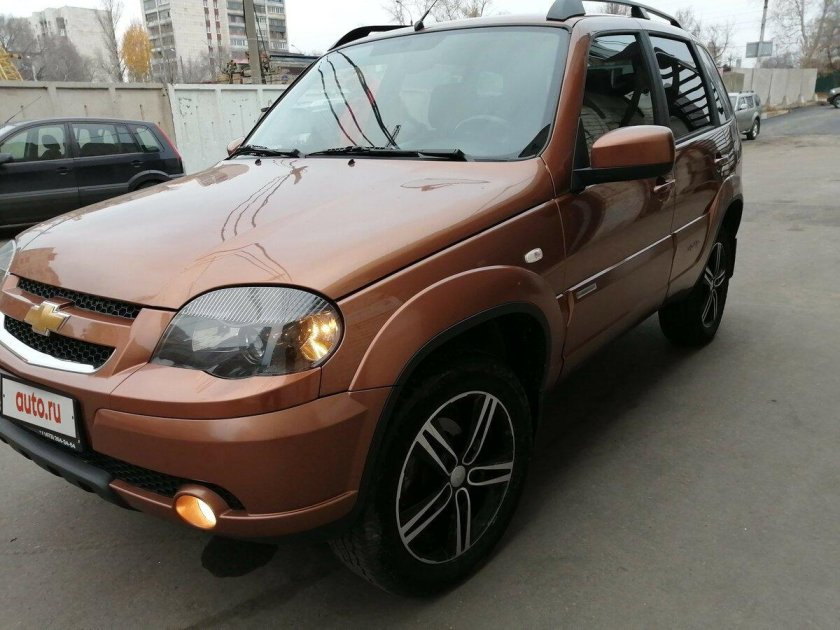Нива Шевроле коричневая