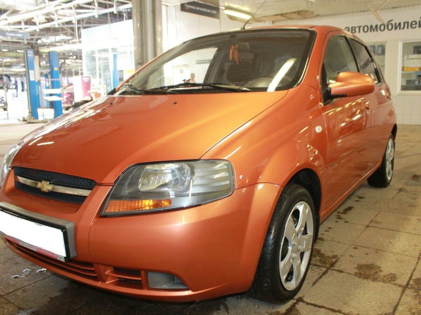 Chevrolet Aveo хэтчбек оранжевый 2007