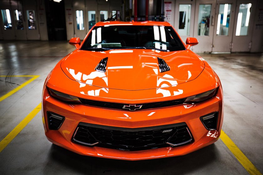 Chevrolet Camaro 2020 оранжевый