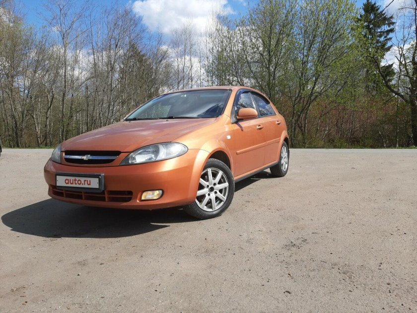 Шевроле Лачетти оранжевая седан