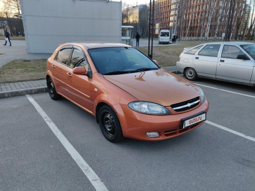 Шевроле Лачетти оранжевая седан