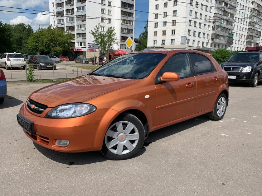 Шевроле Лачетти хэтчбек оранжевый