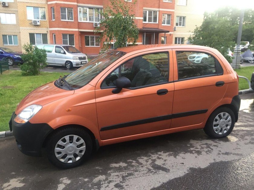 Шевроле Спарк оранжевый