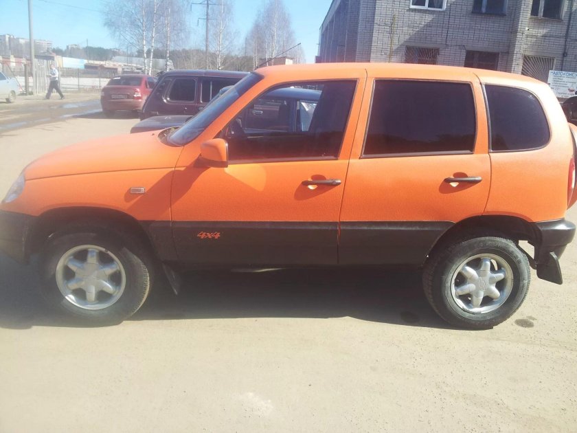 Нива Шевроле Раптор оранжевый