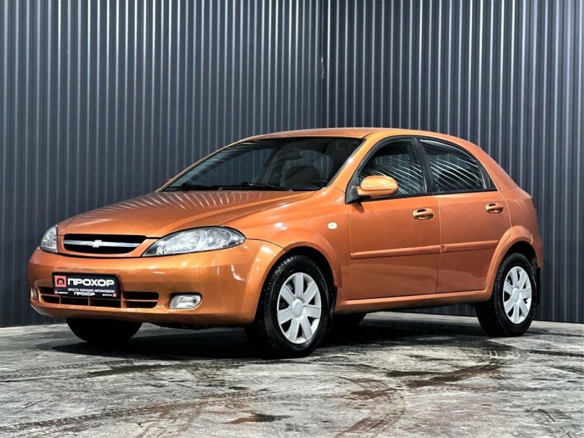 Шевроле Лачетти хэтчбек оранжевый