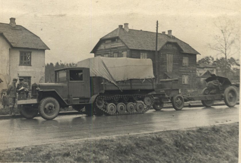 Артиллерийский тягач ЗИС-42