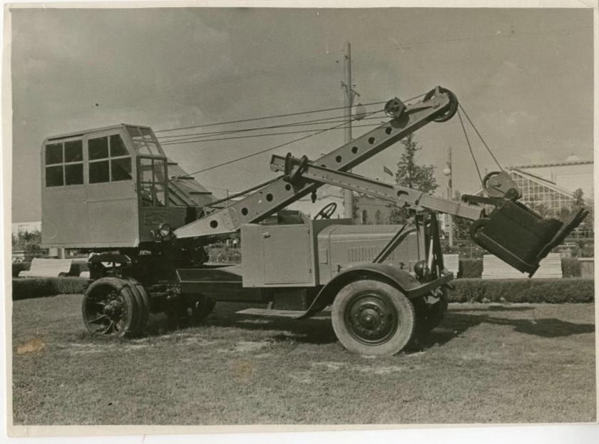 Экскаватор да-0,25 на шасси яг-6