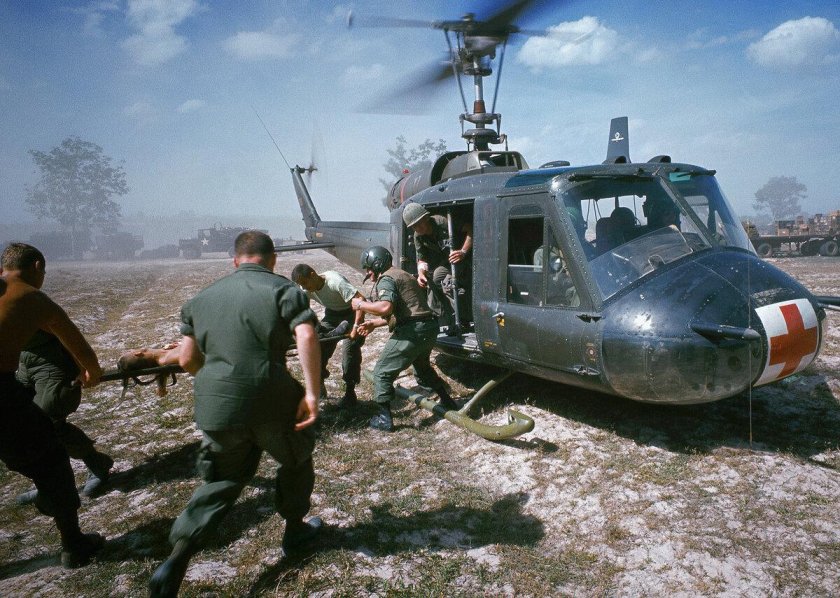 Uh-1 Хьюи Вьетнам подбитый