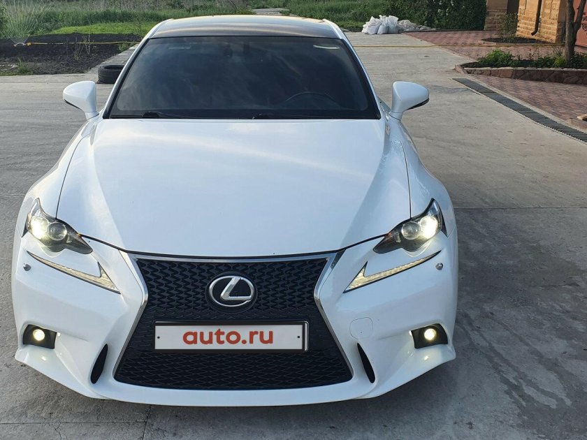 Лексус передний вид