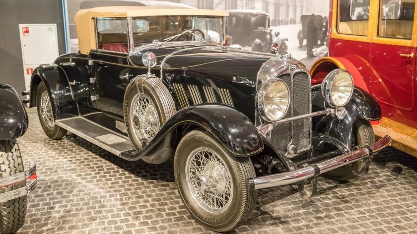 Автомобиль старый