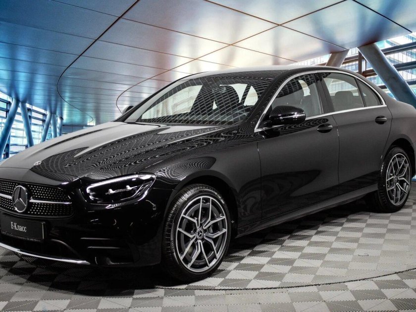 Мерседес-Бенц е-класс 2021 черный