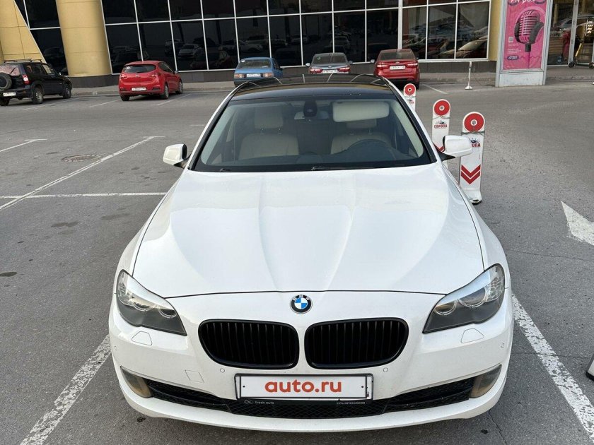 BMW f10 белая с черной крышей