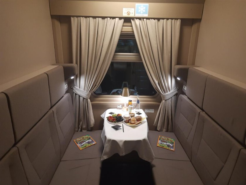 Поезд 012м св вагон