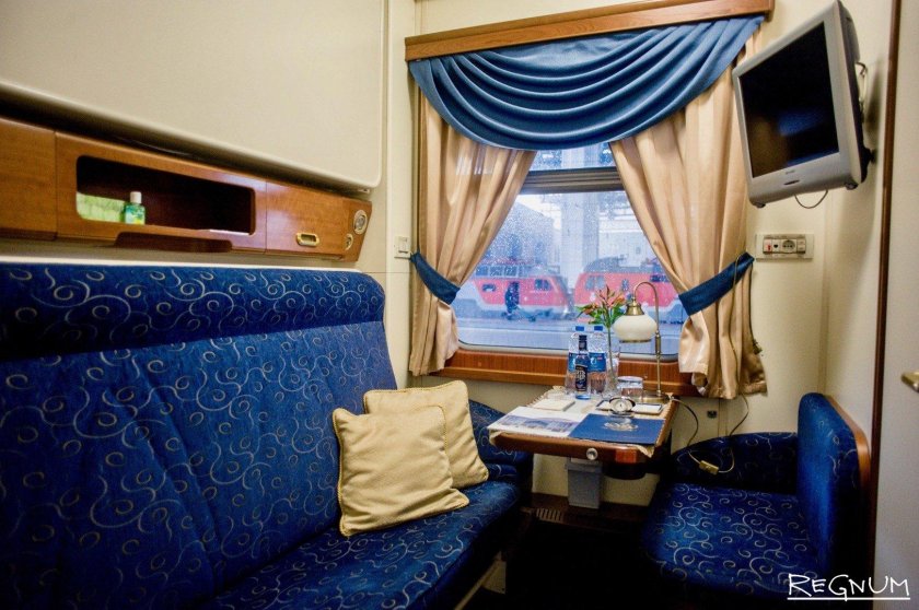 Фирменный поезд «Жигули» 010й Москва — Самара