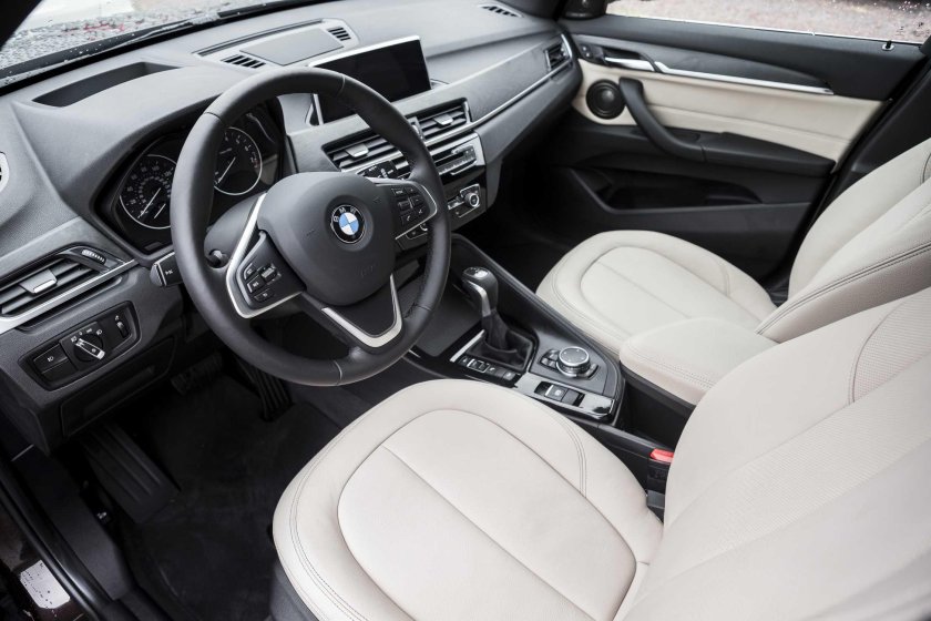 BMW x1 2021 салон