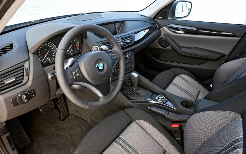 BMW x1 2012 салон