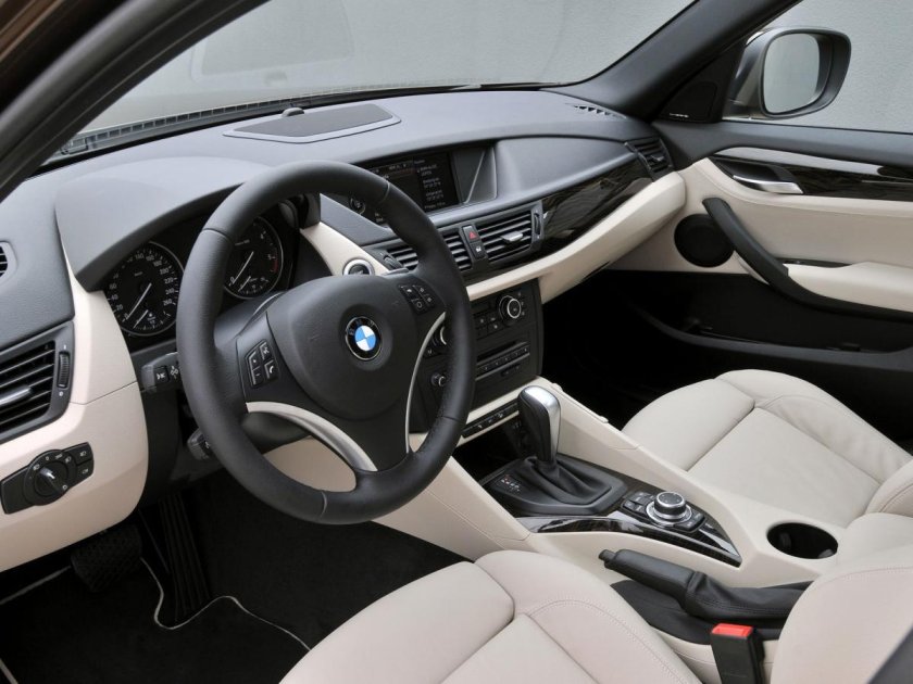 BMW x1 2010 салон