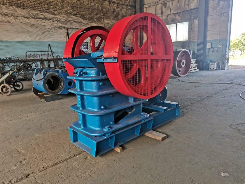 Щековая дробилка СМД 116