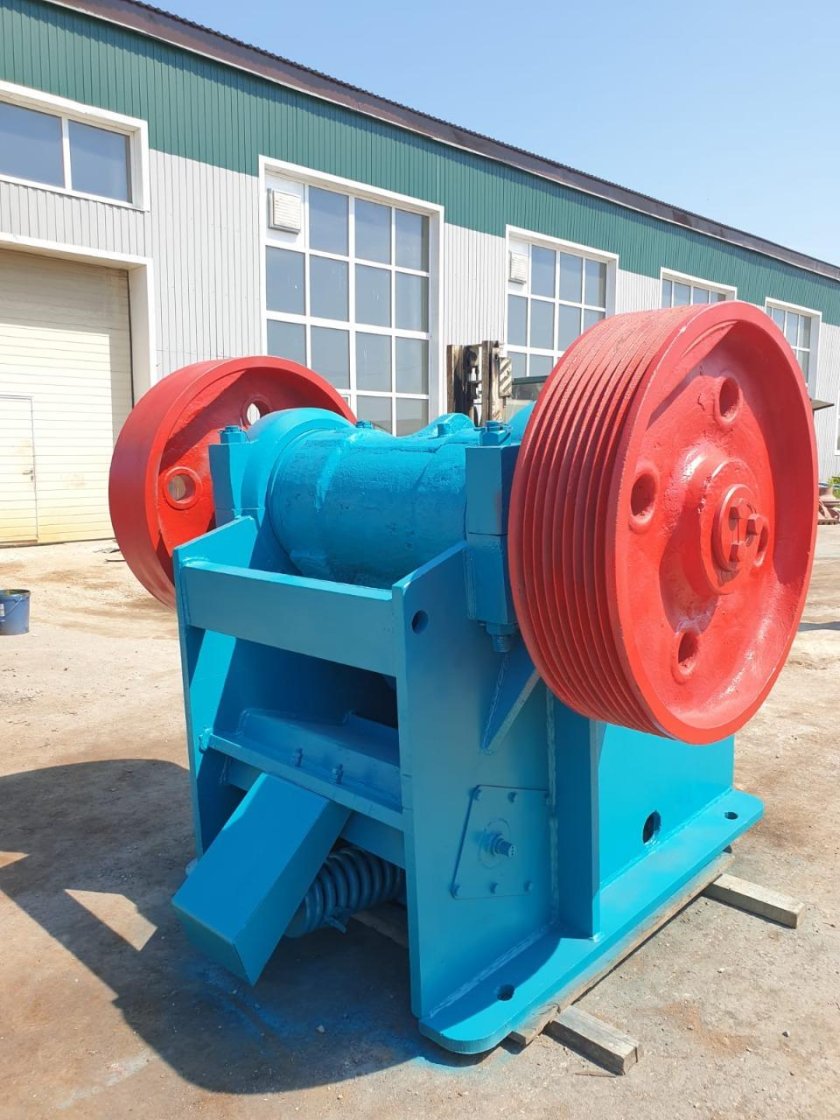 Щековая дробилка см 741