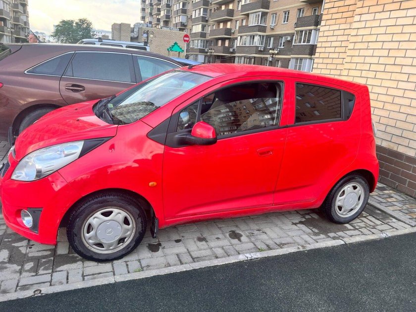 Шевроле спарк красный 2012