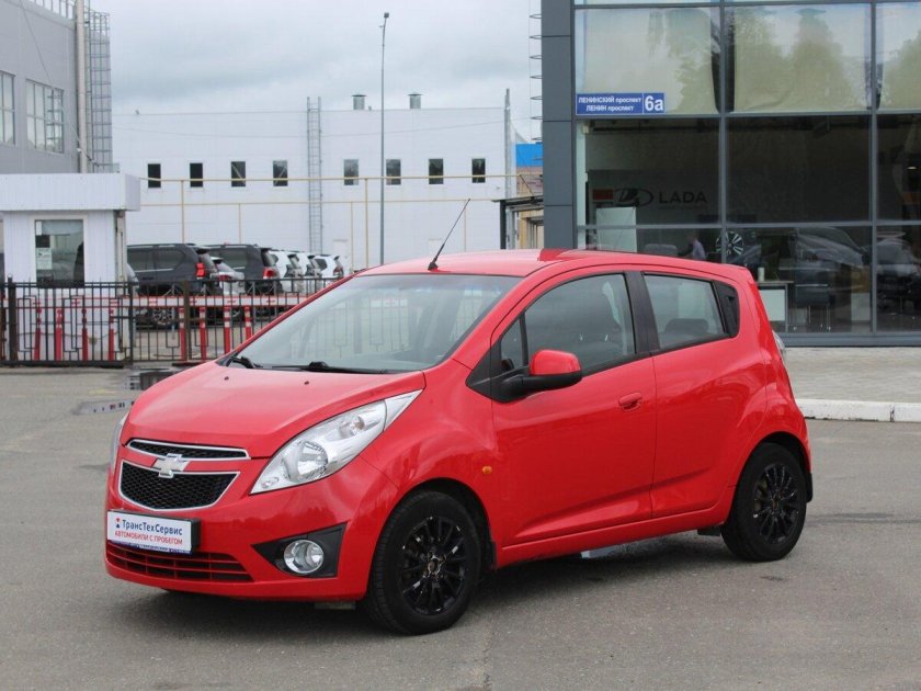 Шевроле Спарк красный