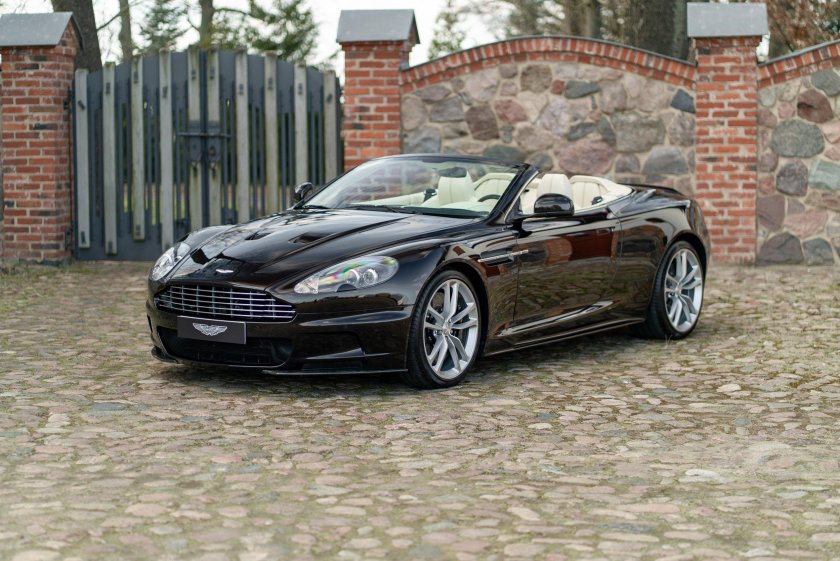 Aston martin dbs 2011