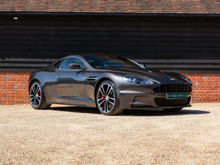 Aston martin dbs v12